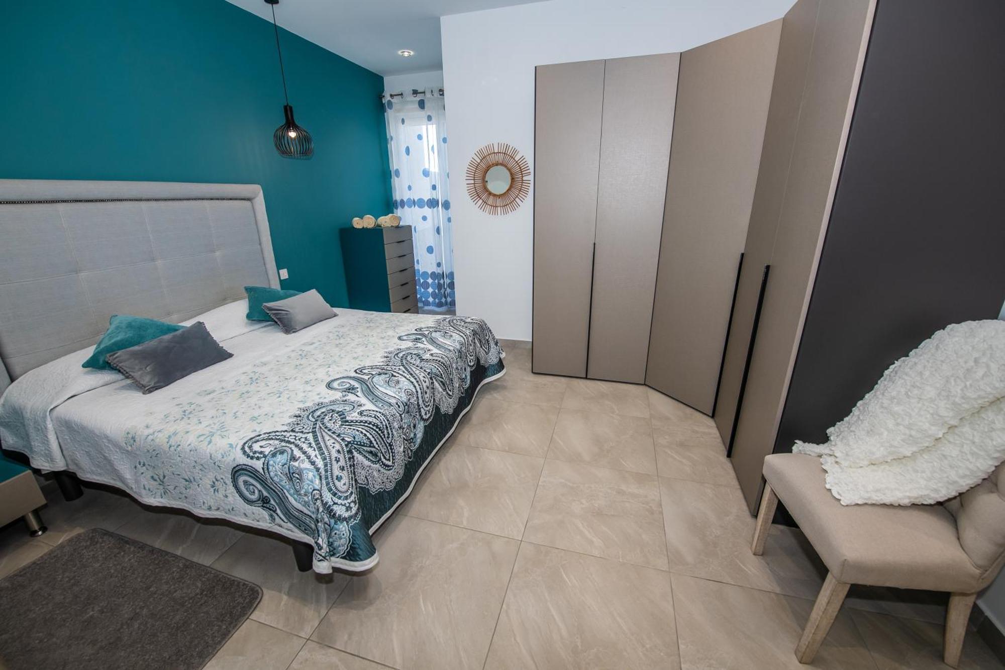 Clifftop Modern Apartment Мелліха Екстер'єр фото
