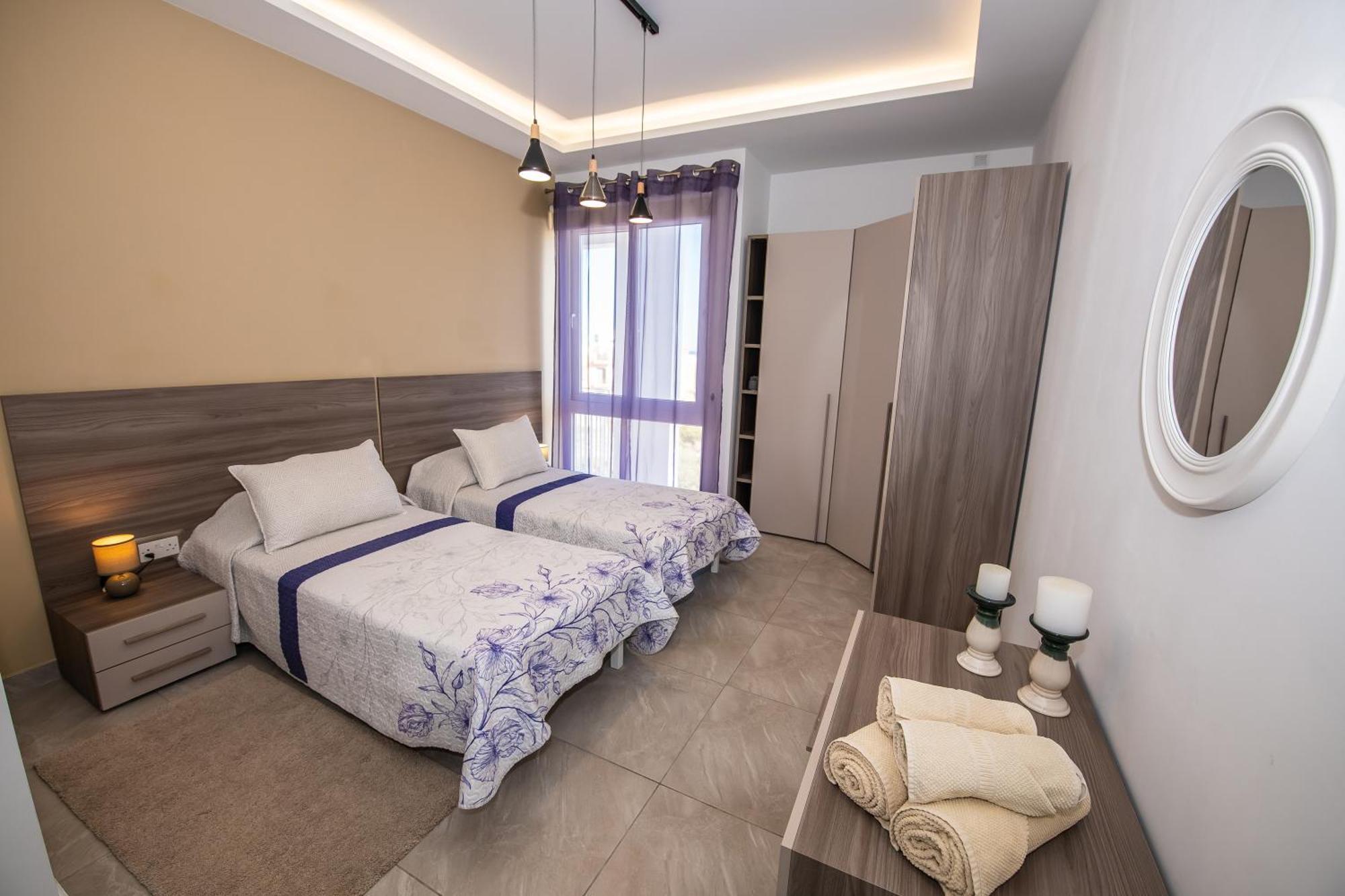 Clifftop Modern Apartment Мелліха Екстер'єр фото