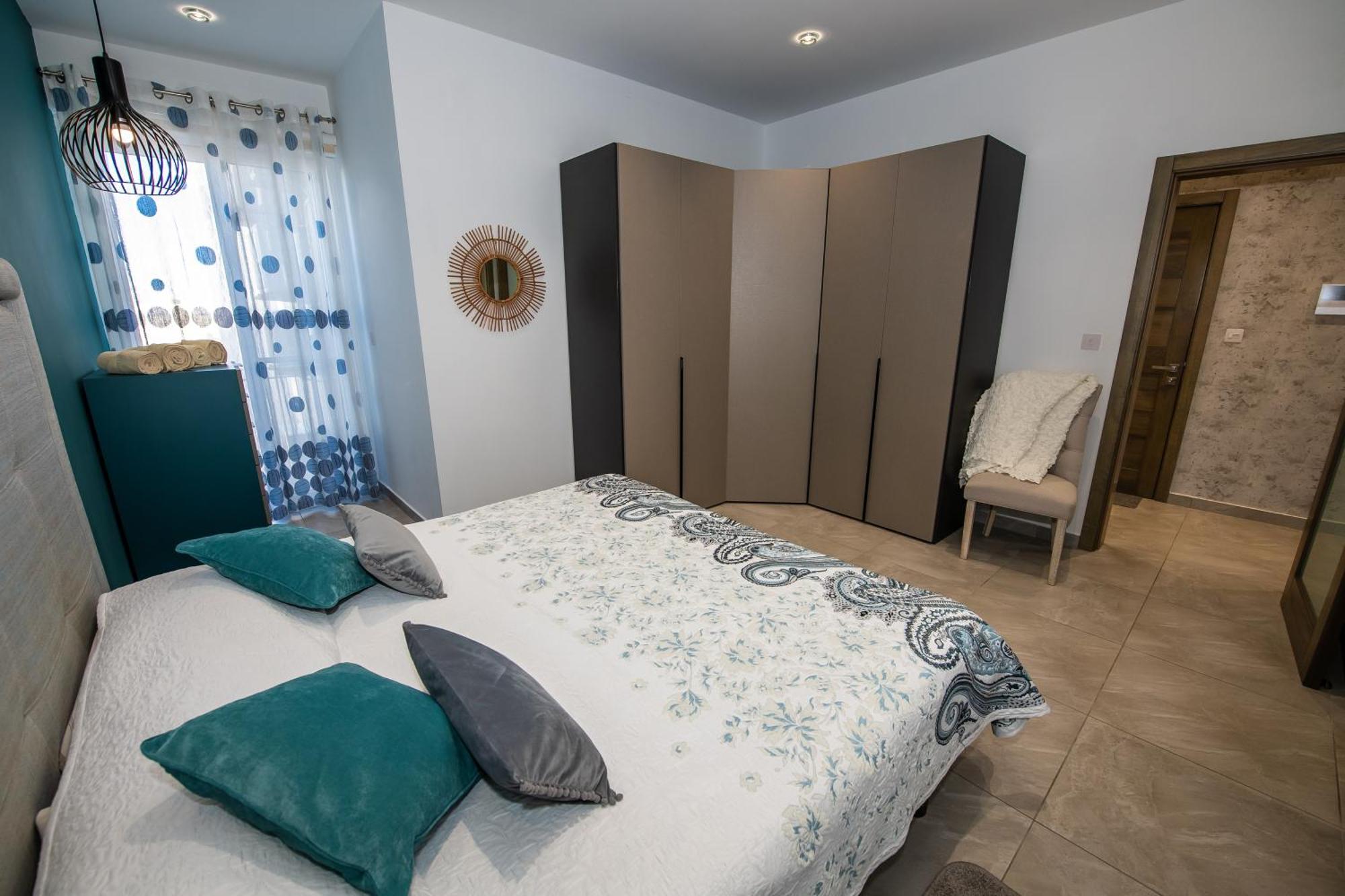 Clifftop Modern Apartment Мелліха Екстер'єр фото