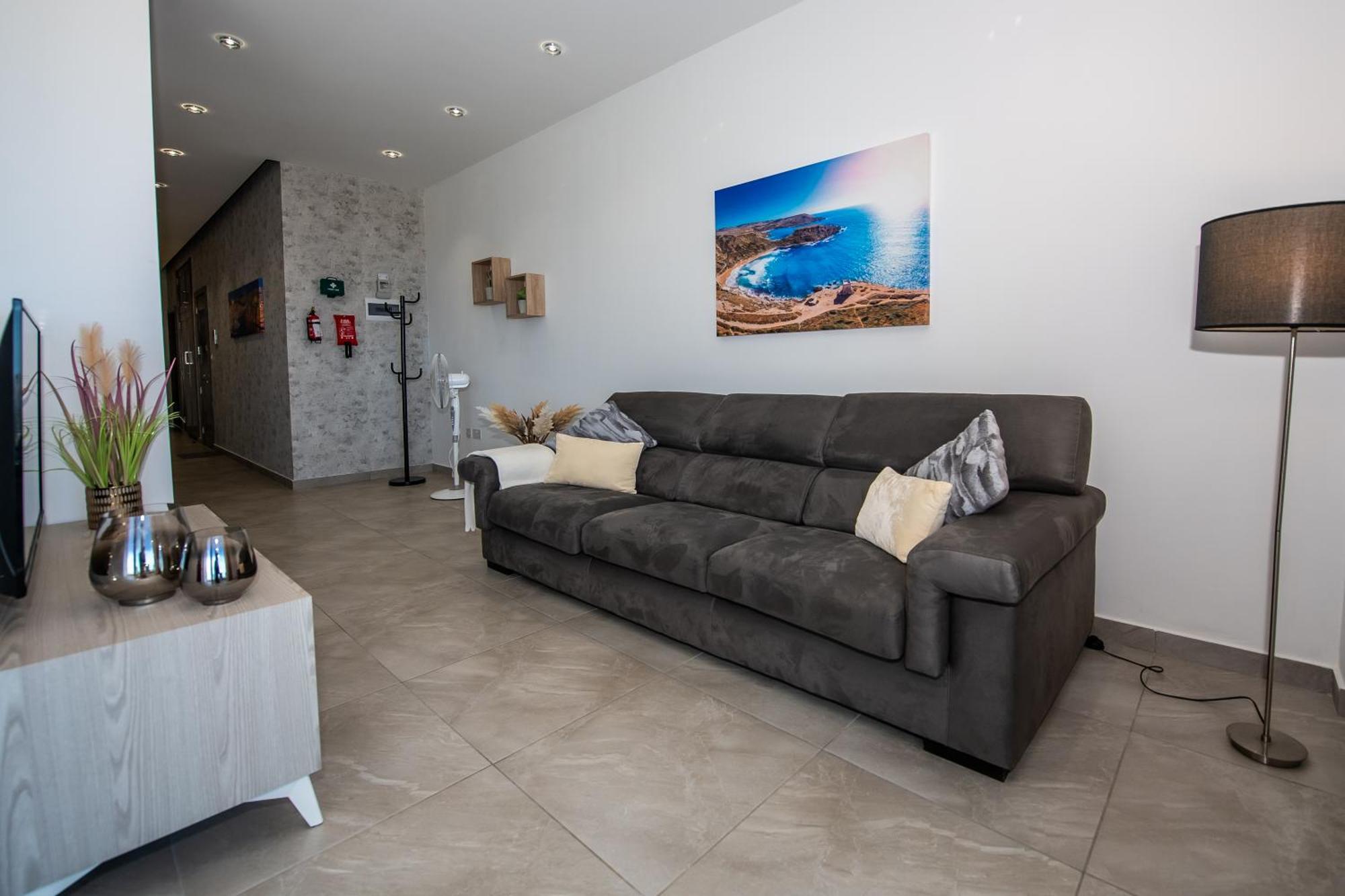 Clifftop Modern Apartment Мелліха Екстер'єр фото